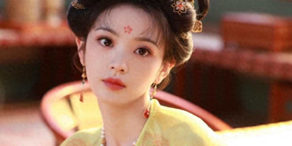 田曦薇《子夜归》被誉内娱猫塑女明星第一人，私服反差感十足