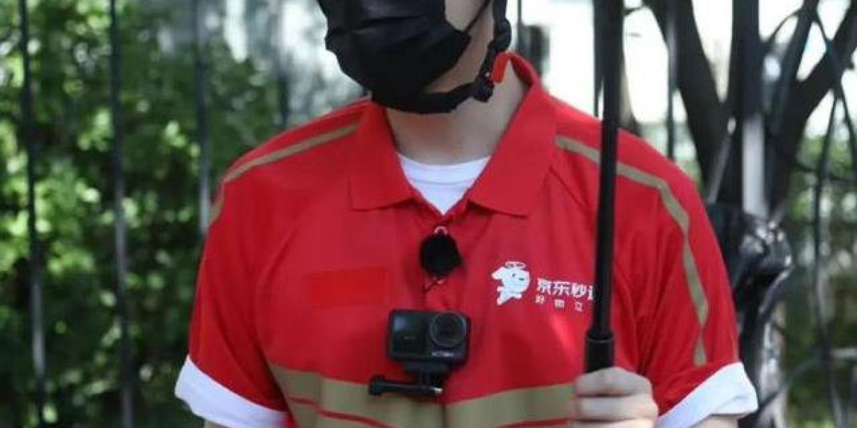 张艺兴变身外卖小哥送惊喜，亲手送票给聋病粉丝，他咋这么暖？