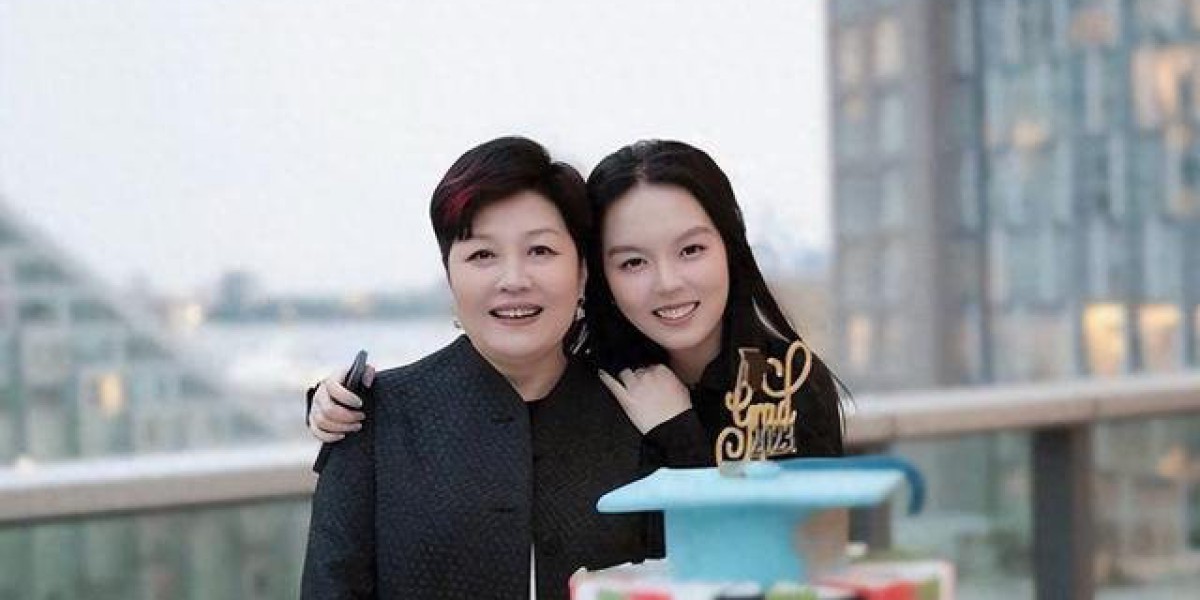 李咏女儿官宣恋情，男朋友被夸赞长得帅，有文化，两人有夫妻相