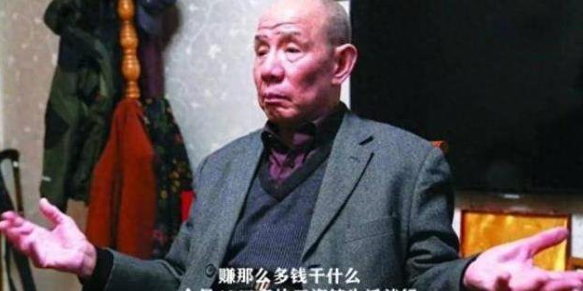 86岁老戏骨住老房骑单车，月入四千却活得最自在？